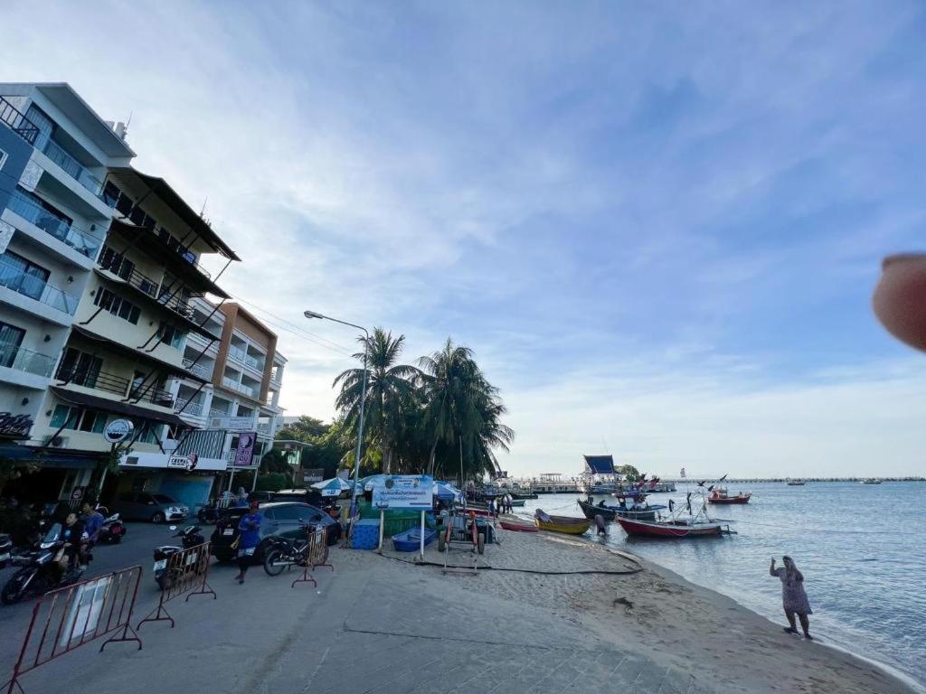 Nana Chat Bangsaen Hotel Si Racha Esterno foto