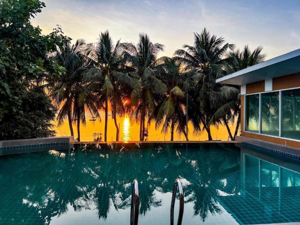 Nana Chat Bangsaen Hotel Si Racha Esterno foto