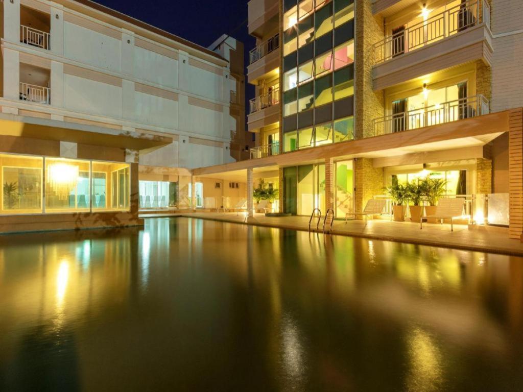 Nana Chat Bangsaen Hotel Si Racha Esterno foto