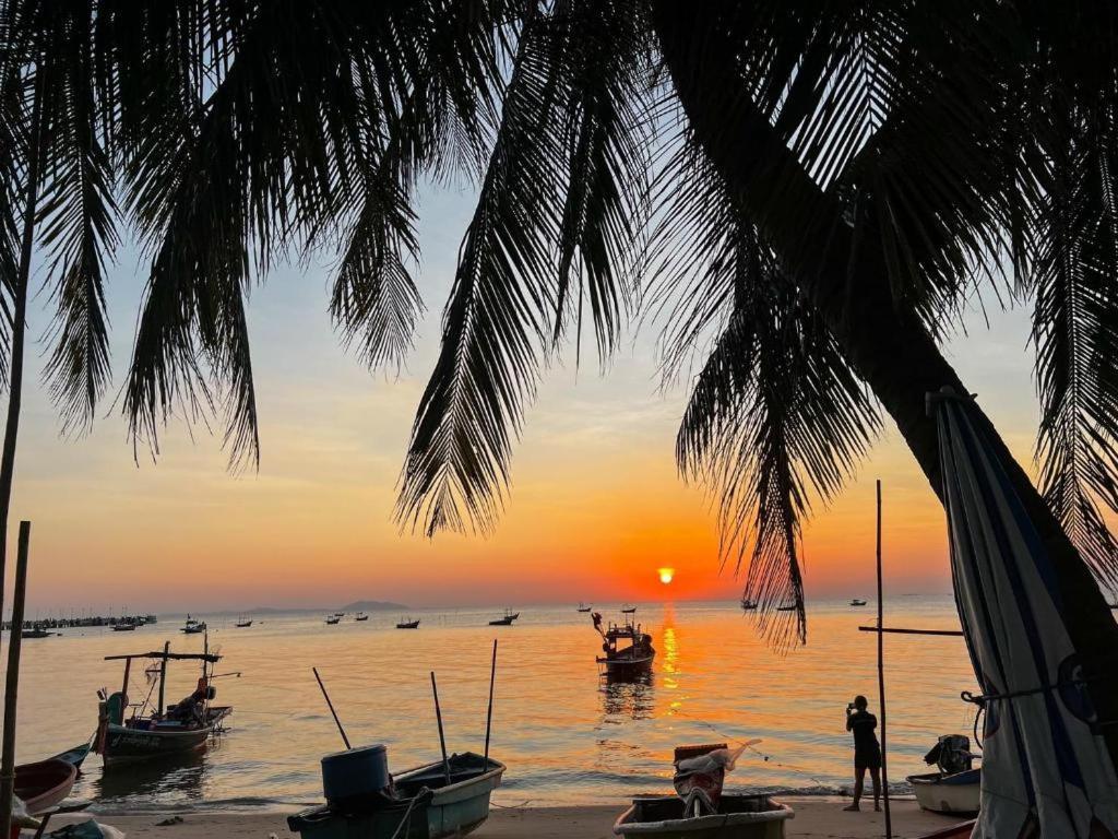 Nana Chat Bangsaen Hotel Si Racha Esterno foto