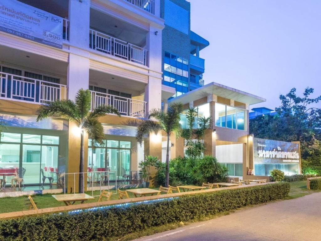 Nana Chat Bangsaen Hotel Si Racha Esterno foto