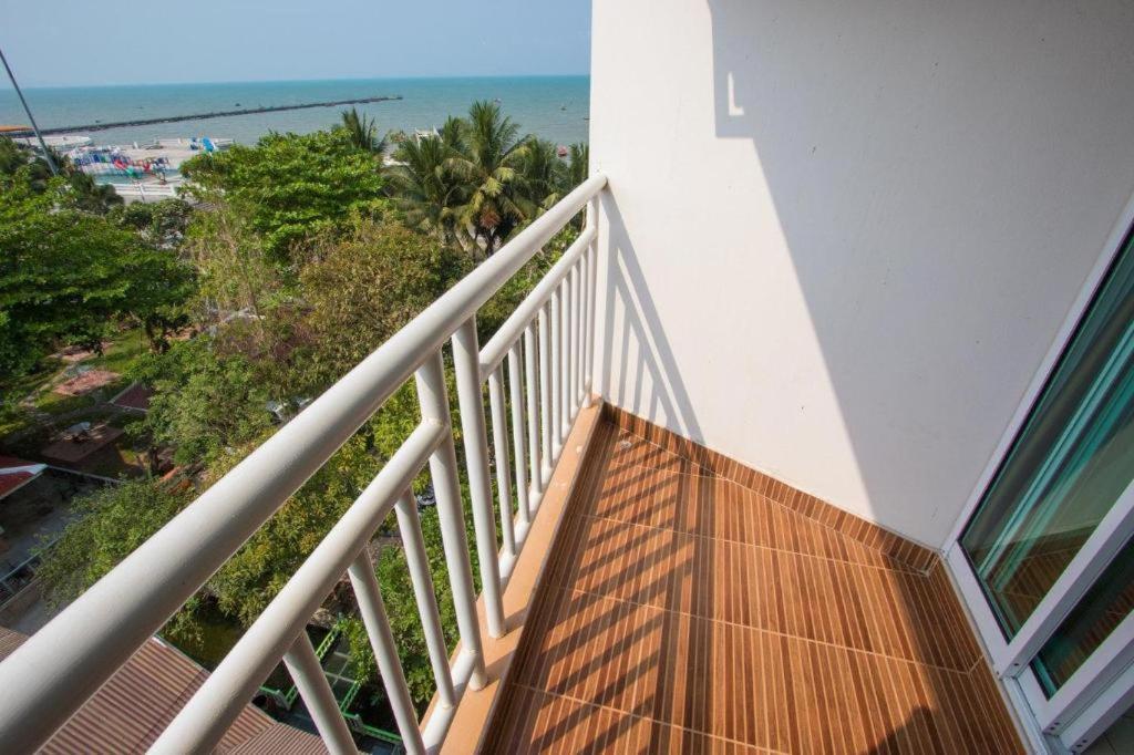 Nana Chat Bangsaen Hotel Si Racha Esterno foto