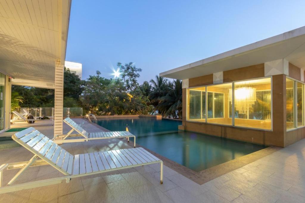 Nana Chat Bangsaen Hotel Si Racha Esterno foto