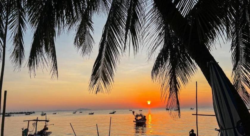 Nana Chat Bangsaen Hotel Si Racha Esterno foto