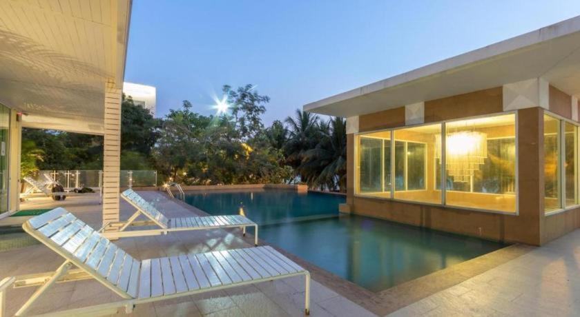 Nana Chat Bangsaen Hotel Si Racha Esterno foto