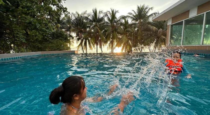 Nana Chat Bangsaen Hotel Si Racha Esterno foto