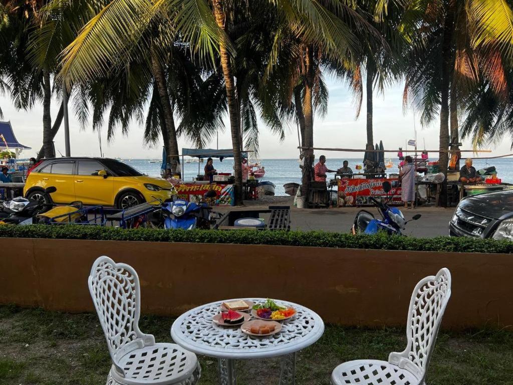 Nana Chat Bangsaen Hotel Si Racha Esterno foto